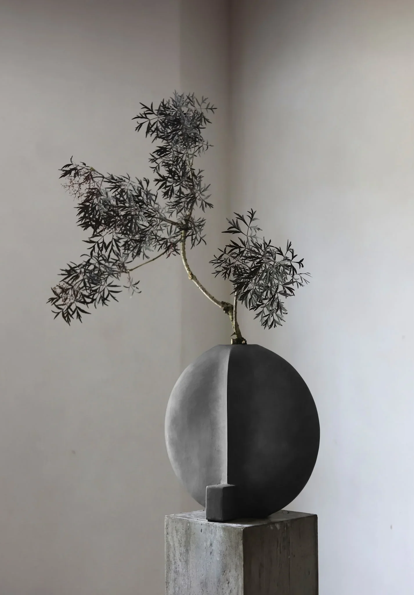 101 CPH Guggenheim Vase, Big - Dark Grey