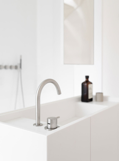 590G One-Handle Mixer