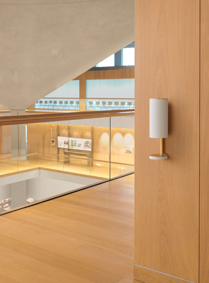 Rs11/1 Wall-Mounted Hands-Free Sanitiser Spirit, Foam Or Fluid