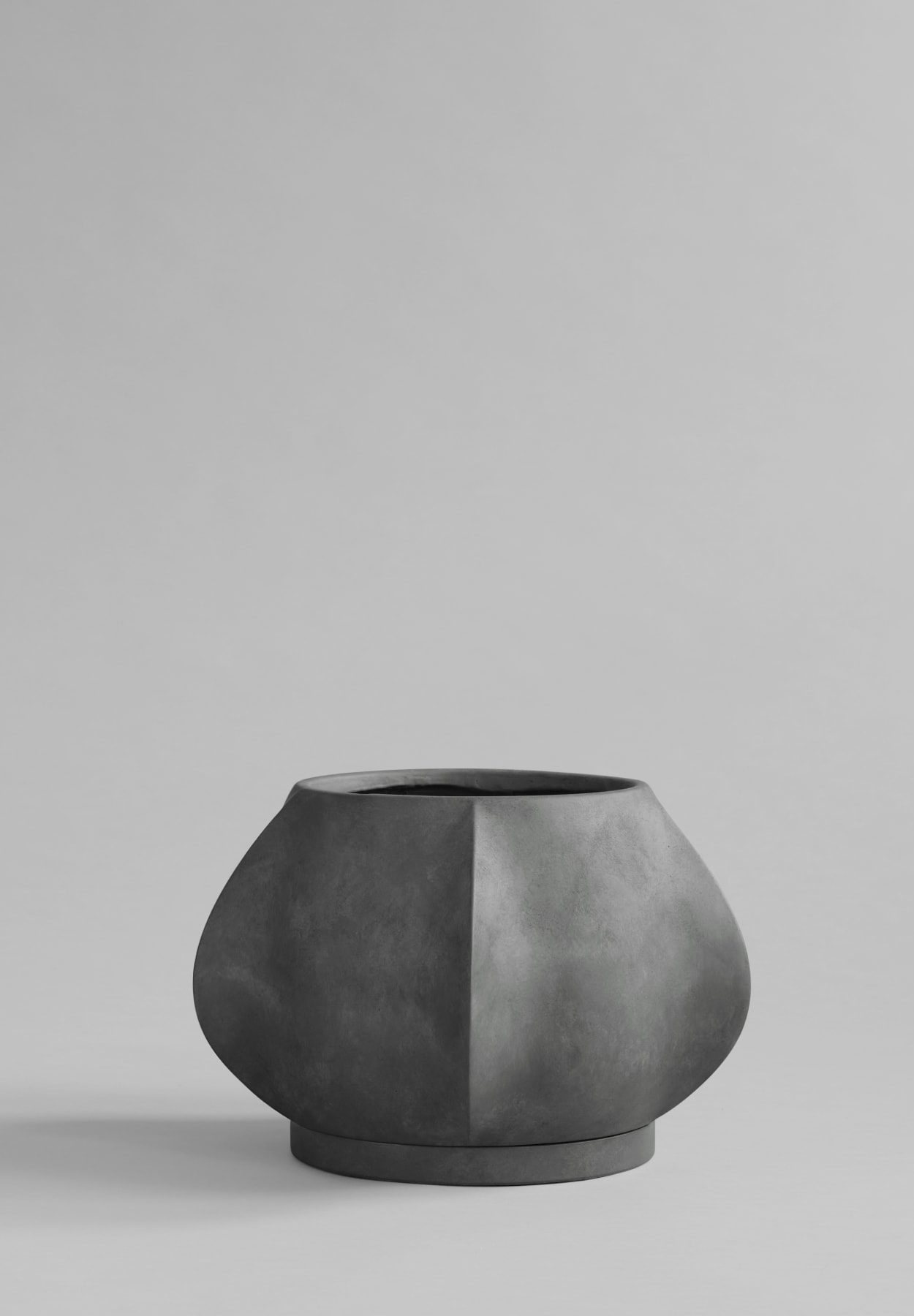 101 CPH Arket Plant Pot, Mini - Dark Grey