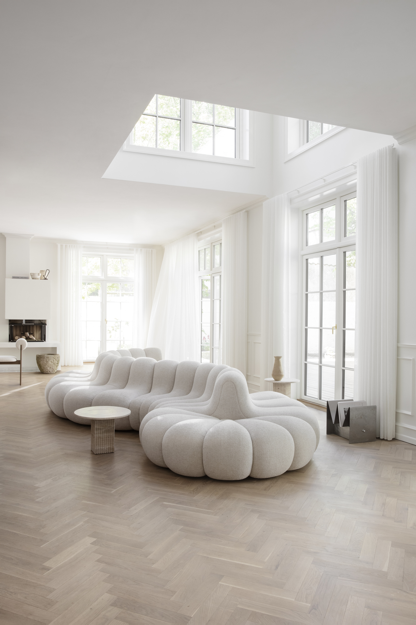 Jagger Dining Setup 18 Barnum Bouclé 24 | NORR11