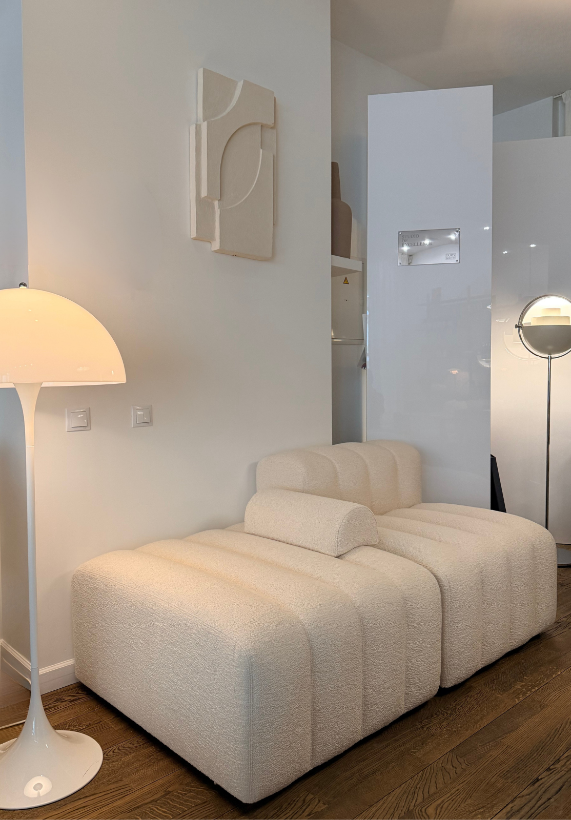 Studio Setup 2 Sofa Barnum 24 | NORR11