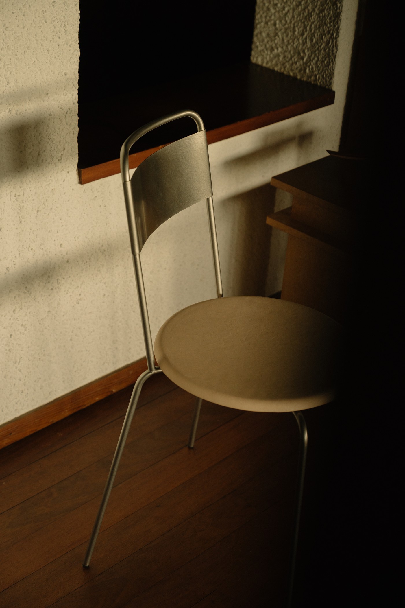 PETIT ROND CHAIR | STAINLESS STEEL / LEATHER | FRAMA