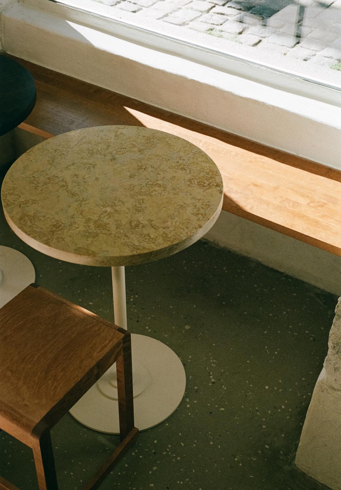 TABLE 57 | YELLOW LIMESTONE Ø70| FRAMA