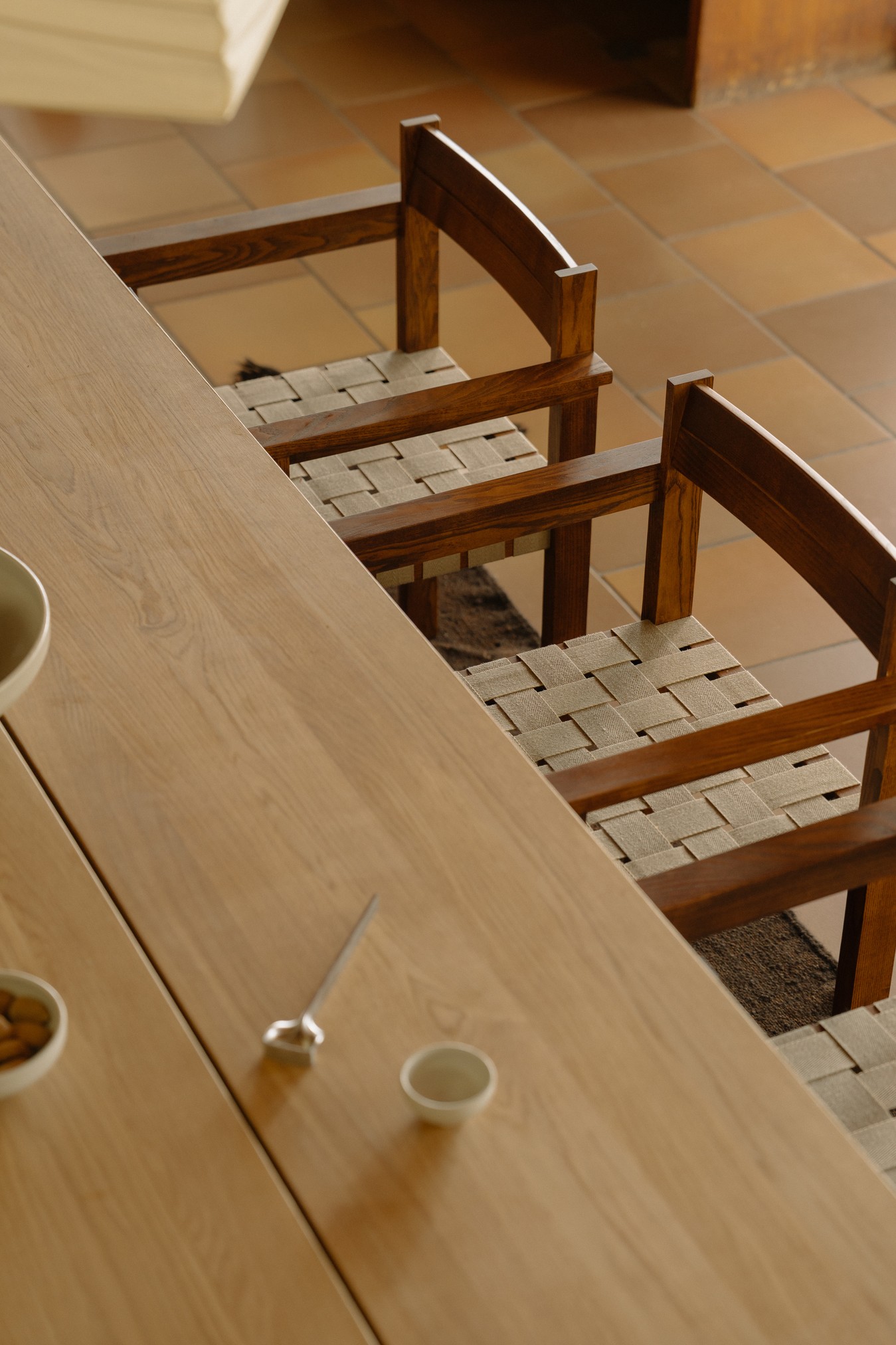 Symmetry Armrest Chair | FRAMA