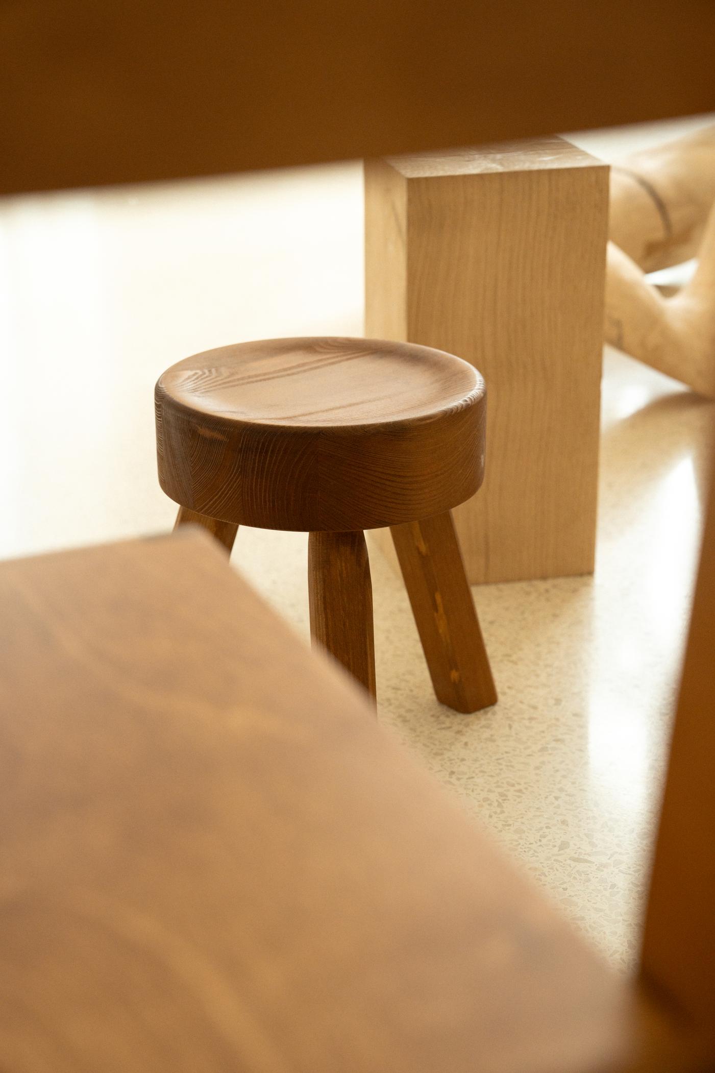 AML Stool Pine - Natural Beauty and Comfort | FRAMA