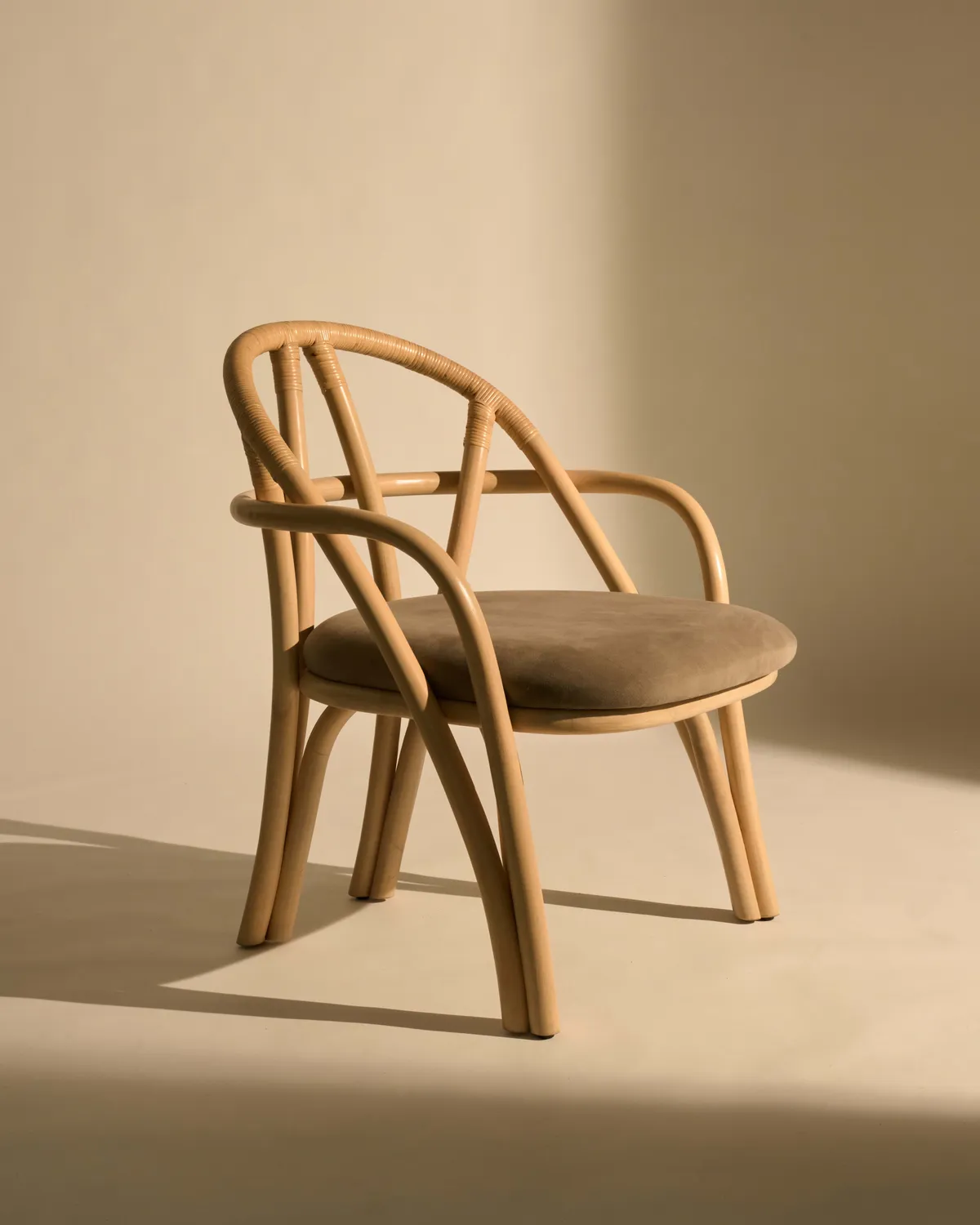 Bistra Lounge Chair Fustagno 002 | GUBI - Image 2