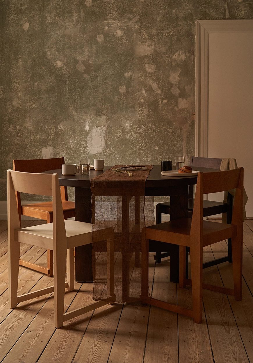 Farmhouse Trestle Table | Dark Oak | Round | 140 Ø | FRAMA