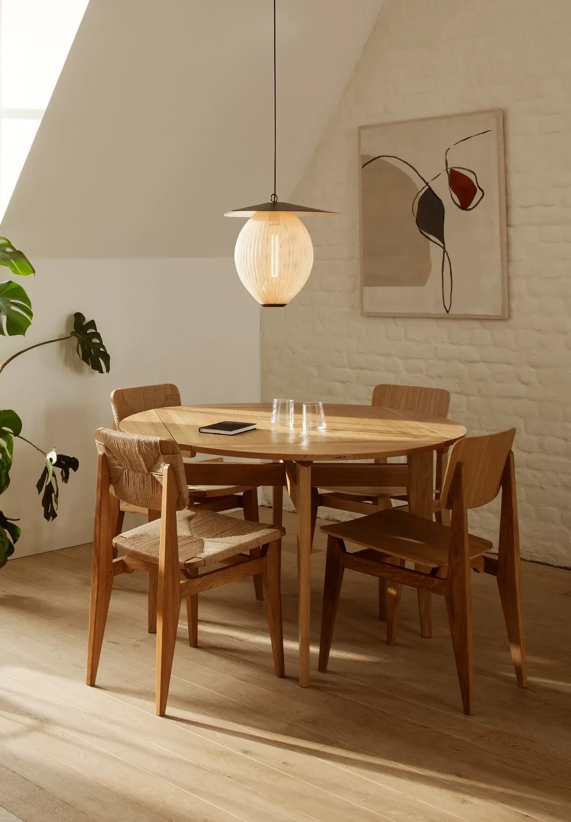 B-Table Dining Table, Pivoting, Extendable | GUBI