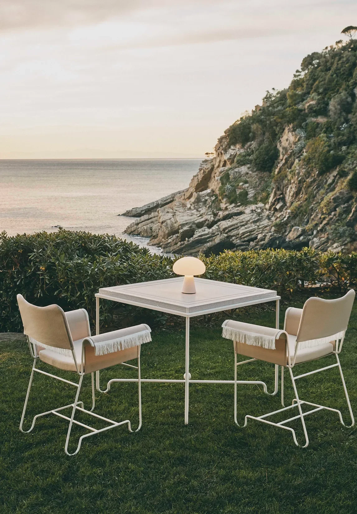 Tropique dining table | Gubi