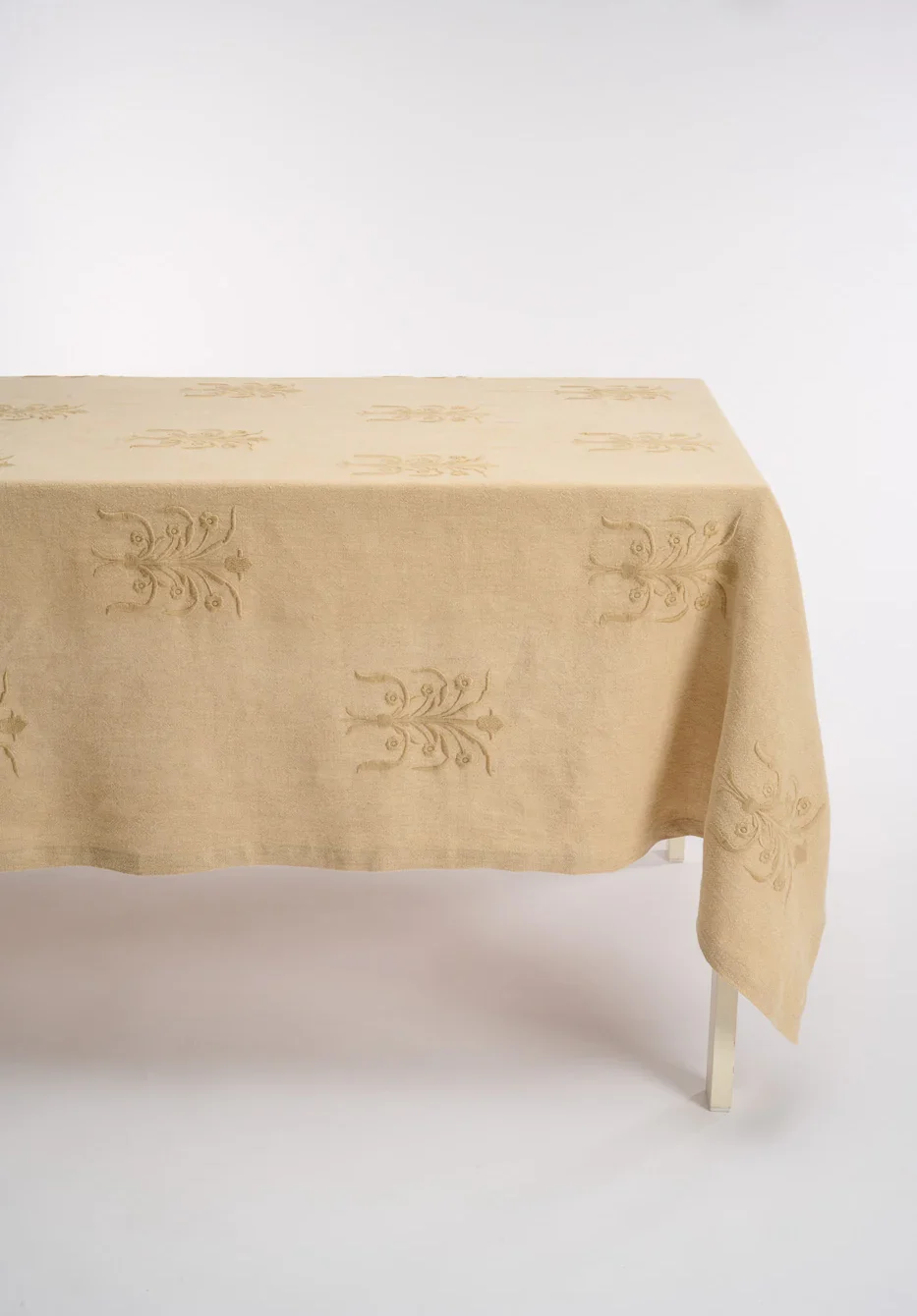 Floral linen tablecloth, beige | Cappelen Dimyr