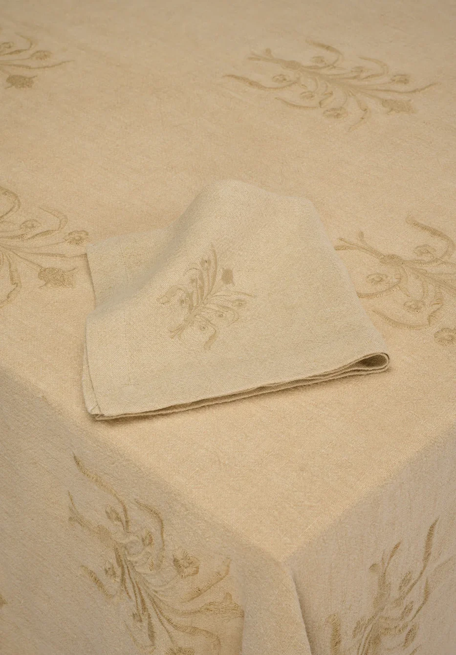 Floral linen napkin, beige, pair of two| Cappelen Dimyr