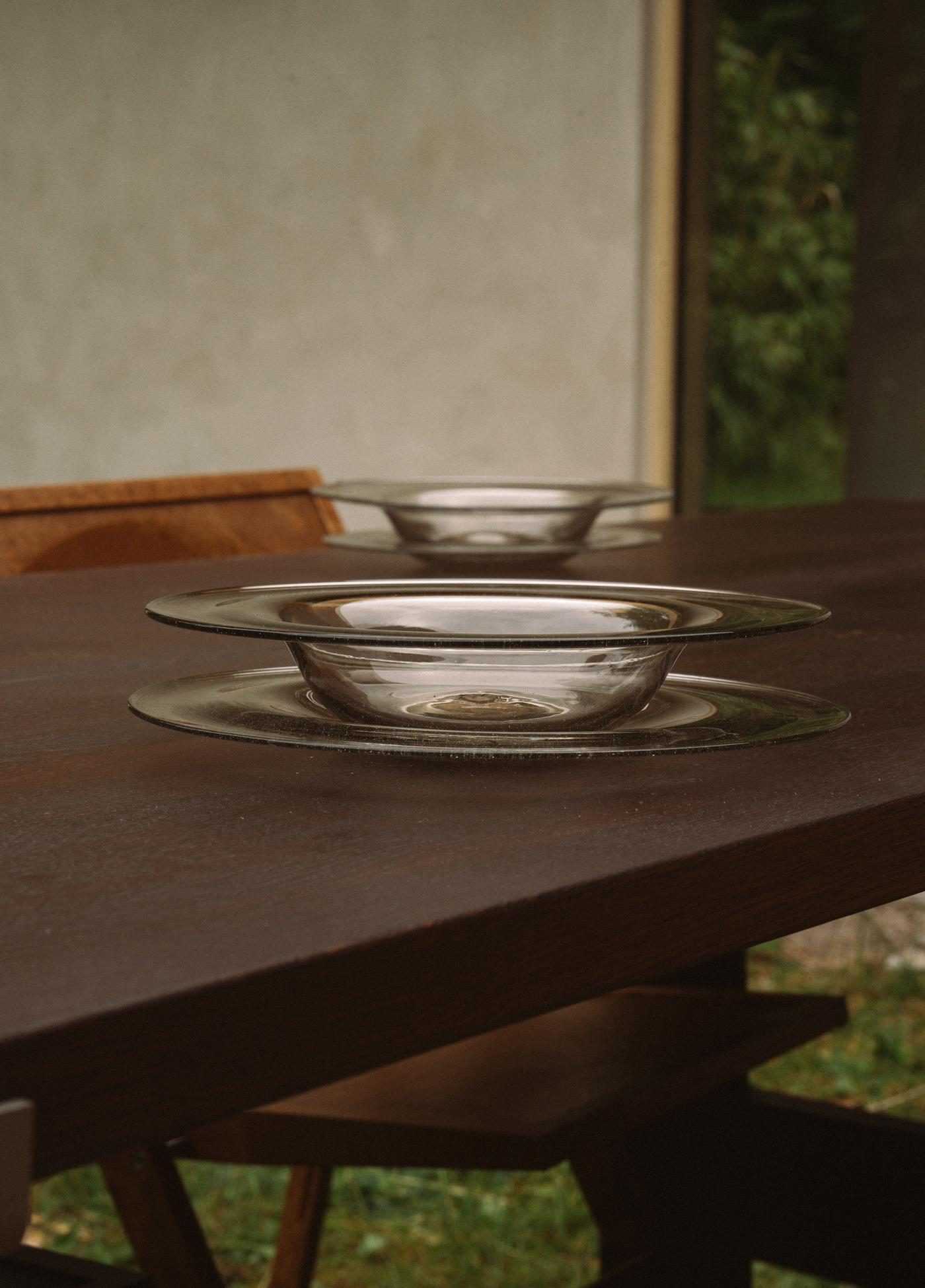 Isle Glass plate of two | Light smoke | FRAMA