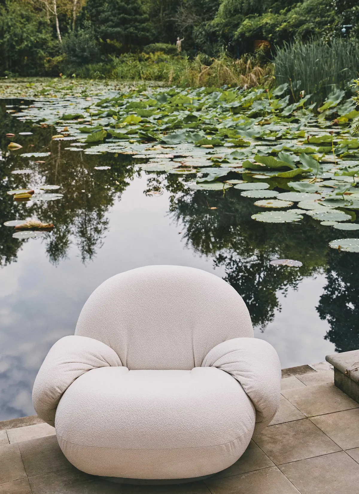 PACHA LOUNGE CHAIR with armrest Swivel Outdoor | GUBI - Image 2